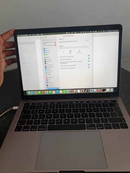 MacBook Pro 2019| 128 GB | 13 inch photo 3