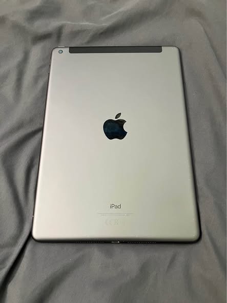 9th Generation iPad photo 2