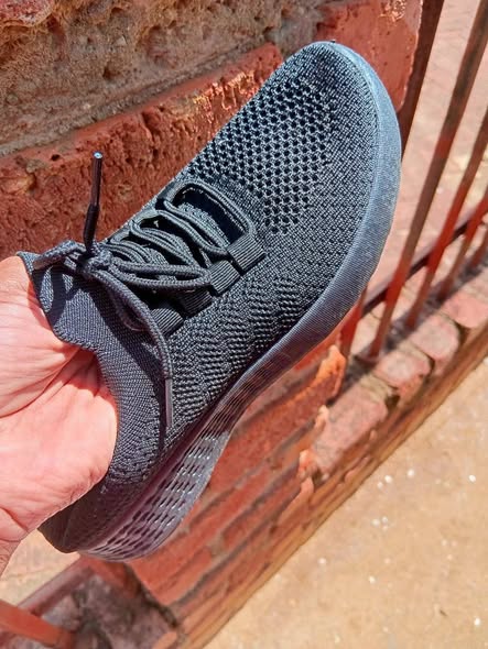 Tekkies photo 2