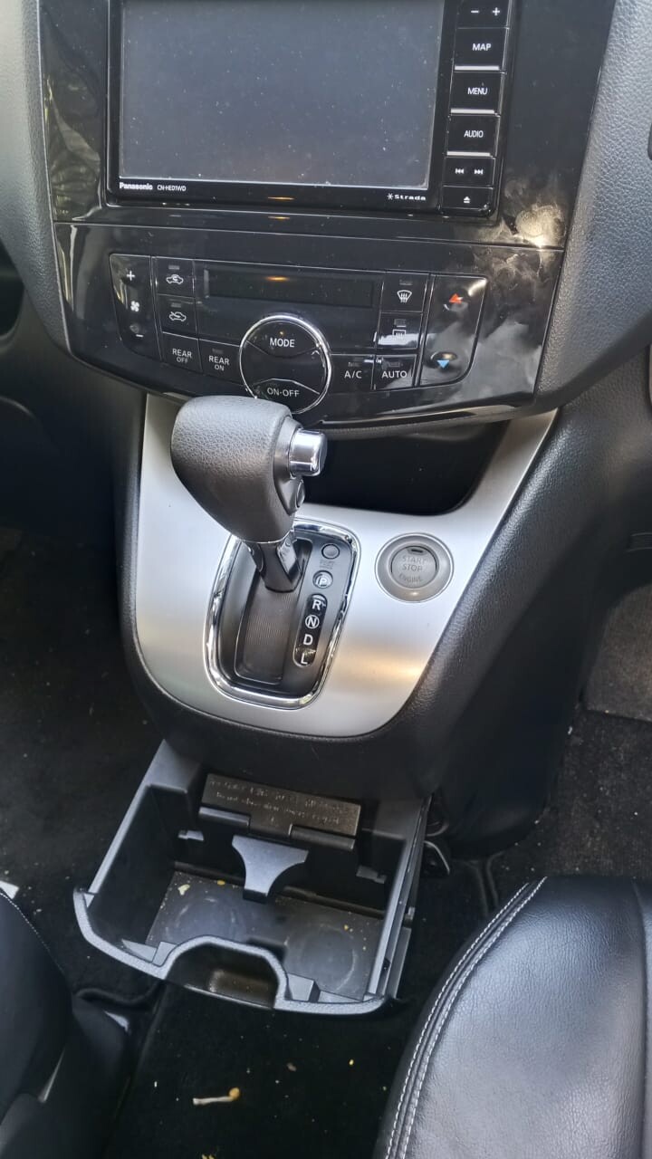 2015 Nissan Serena photo 13