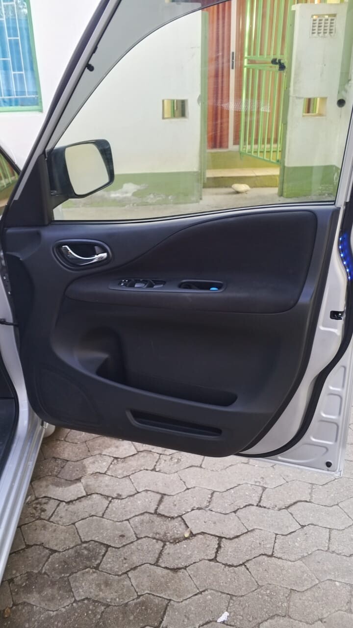 2015 Nissan Serena photo 16