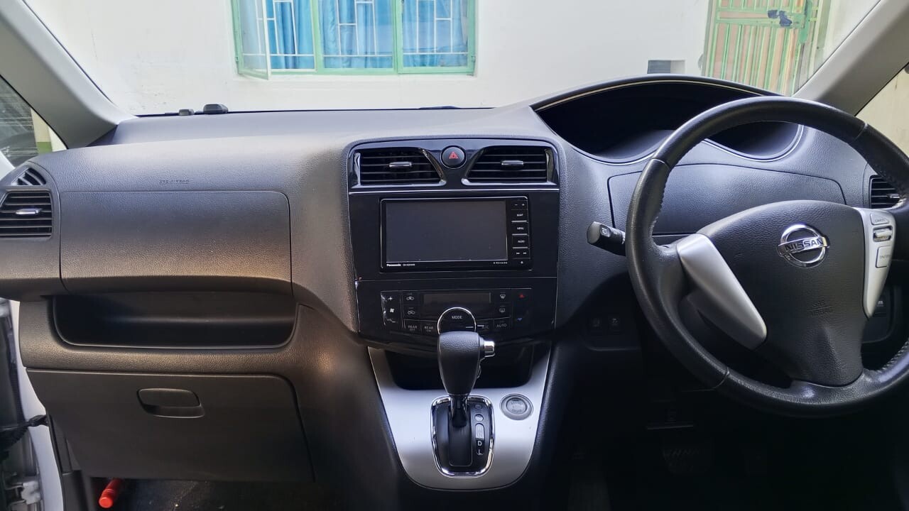 2015 Nissan Serena photo 6