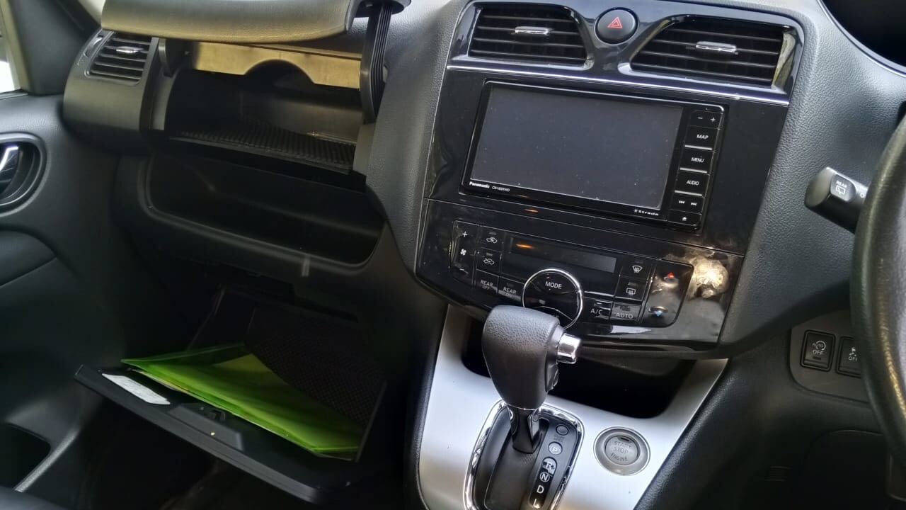 2015 Nissan Serena photo 11