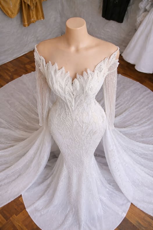 WEDDING gowns photo 1