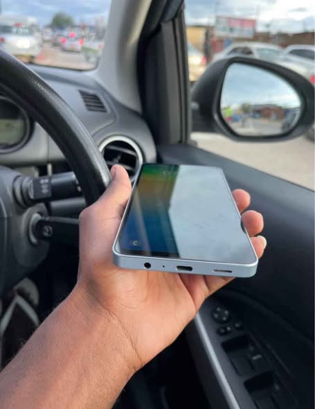 Samsung Galaxy A06 photo 2