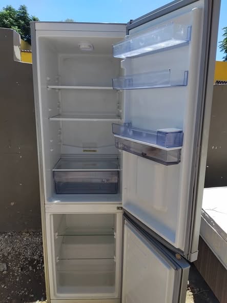 Defy bottom freezer fridge photo 5