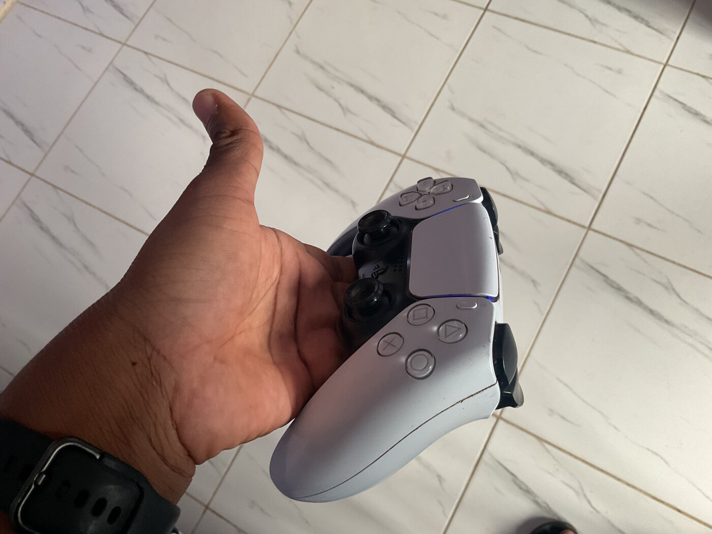 PS5 Controller photo 2