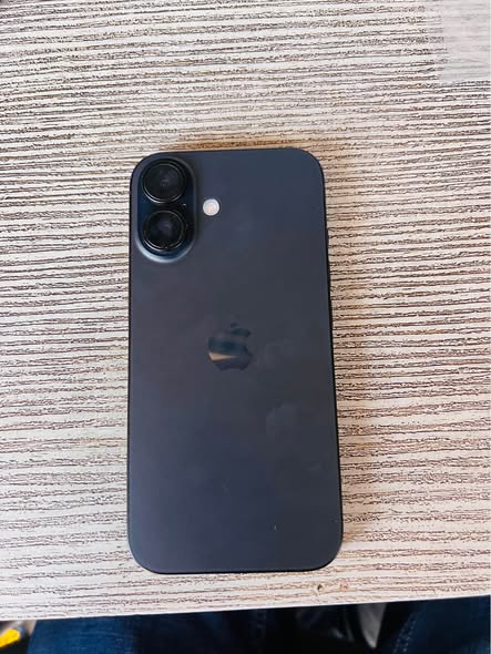 iPhone 16 photo 3