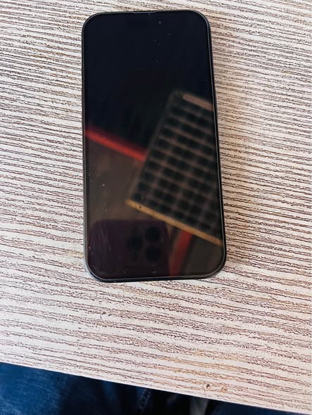 iPhone 16 photo 1