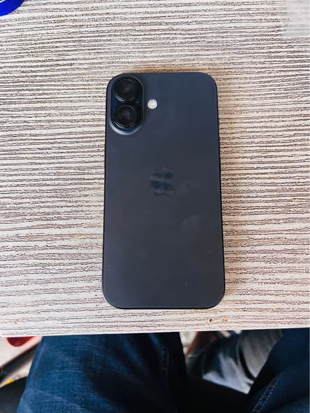 iPhone 16 photo 4