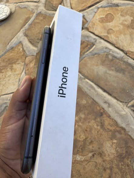 iPhone 11 128GB photo 3