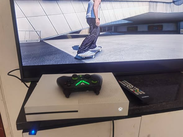 Xbox oneS photo 2