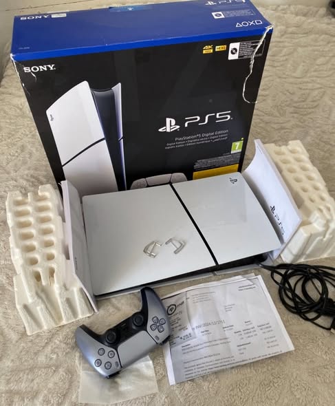 PS5 slim ( Digital edition ) photo 1