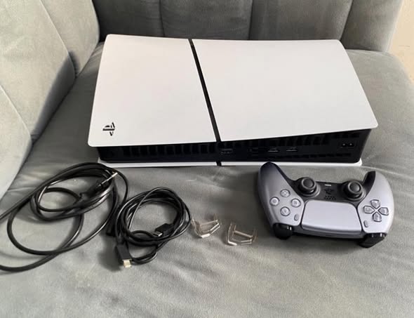 PS5 slim ( Digital edition ) photo 3