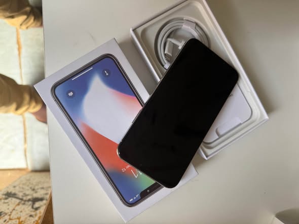 iPhone X 256GB photo 3