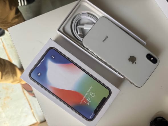 iPhone X 256GB photo 2