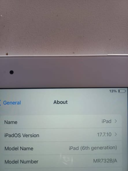 iPad 6th gen  128gb photo 1