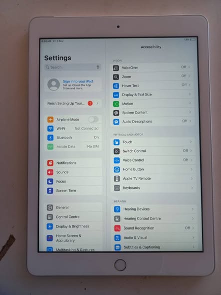 iPad 6th gen  128gb photo 5