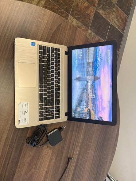 Asus i3 Pro Laptop photo 1