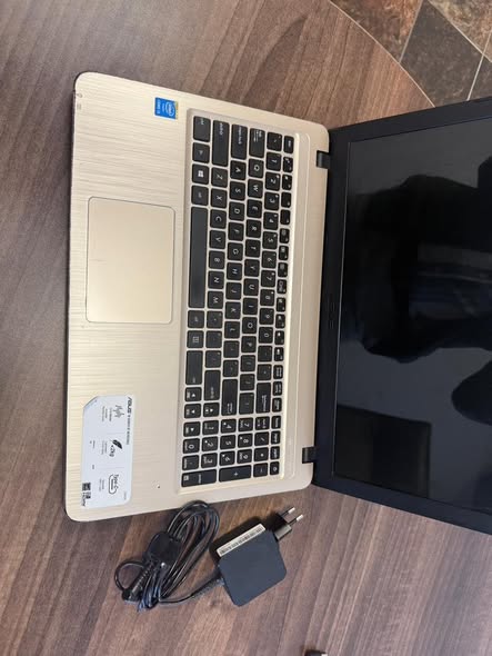Asus i3 Pro Laptop photo 2