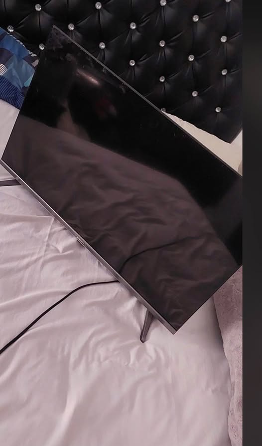 43” inch Moulex Smart TV photo 1