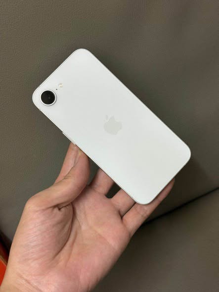 iPhone 16  512GB photo 2