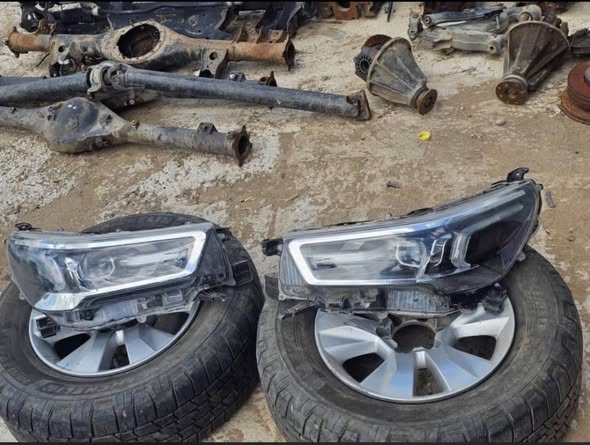 TOYOTA GD6 LEGEND RS FRONT LIGHTS photo 2