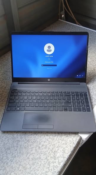 Hp laptop photo 2