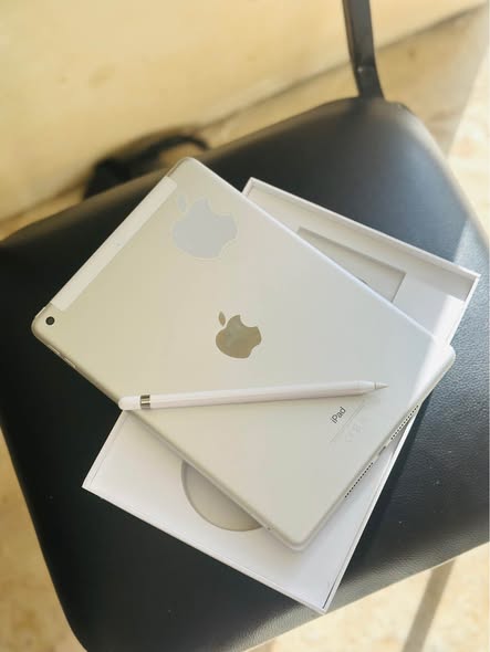 iPad 6th generation photo 2
