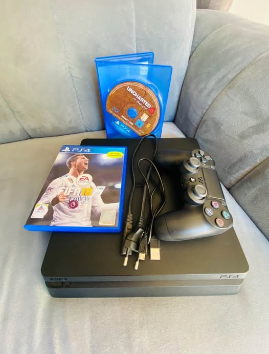Ps4 slim photo 1