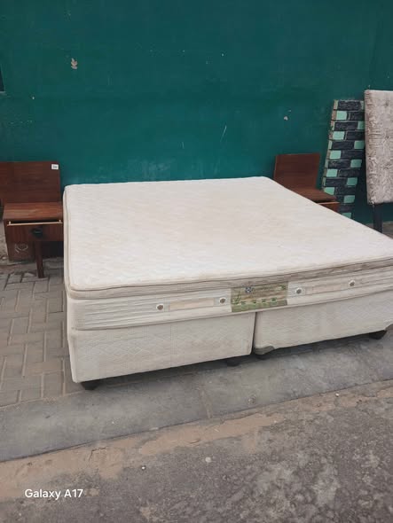 King size bed photo 2