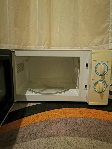LG MICROWAVE 24L photo 2
