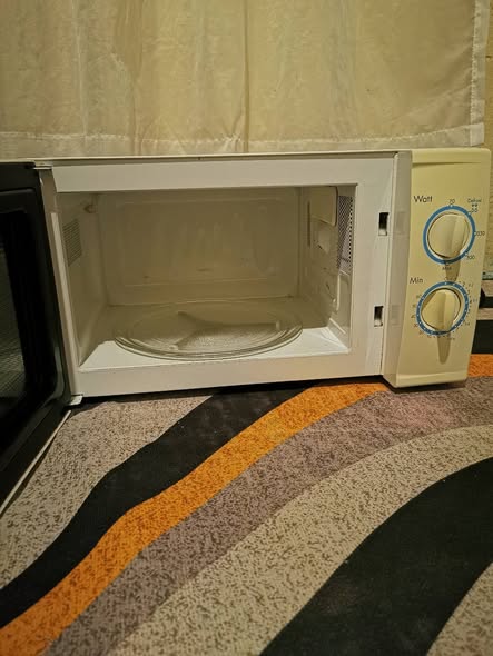 LG MICROWAVE 24L photo 4