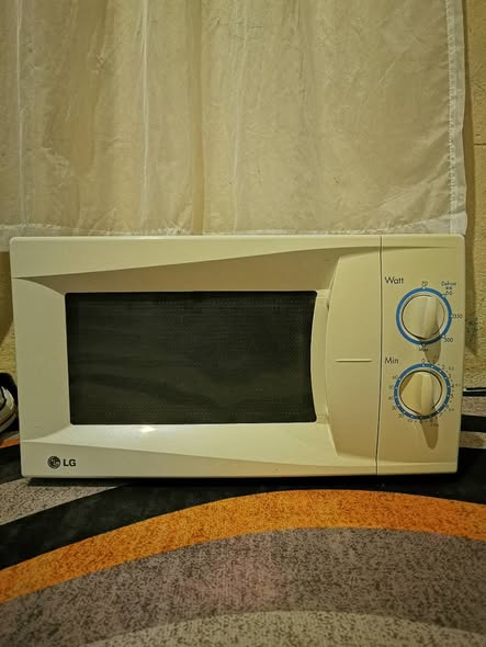 LG MICROWAVE 24L photo 1