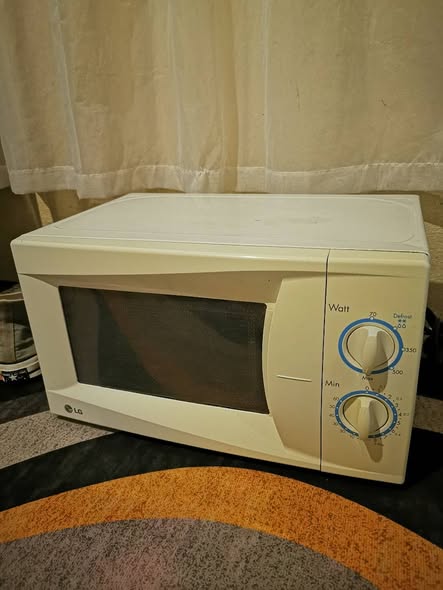 LG MICROWAVE 24L photo 3