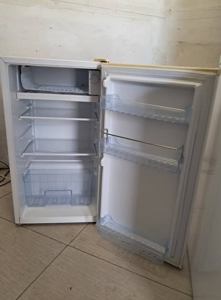 Mini fridge photo 3