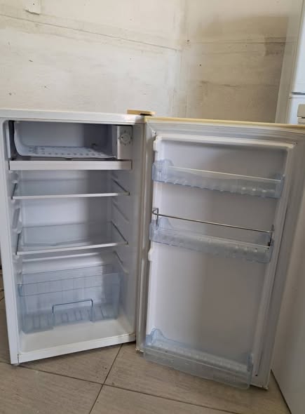 Mini fridge photo 2