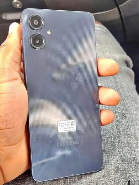 Samsung Galaxy A06 photo 2