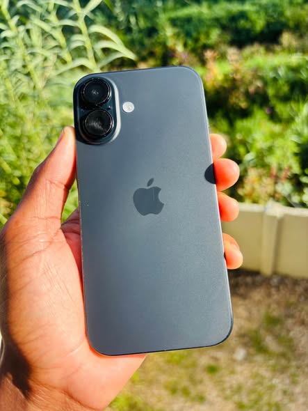 iPhone 16 256GB photo 4