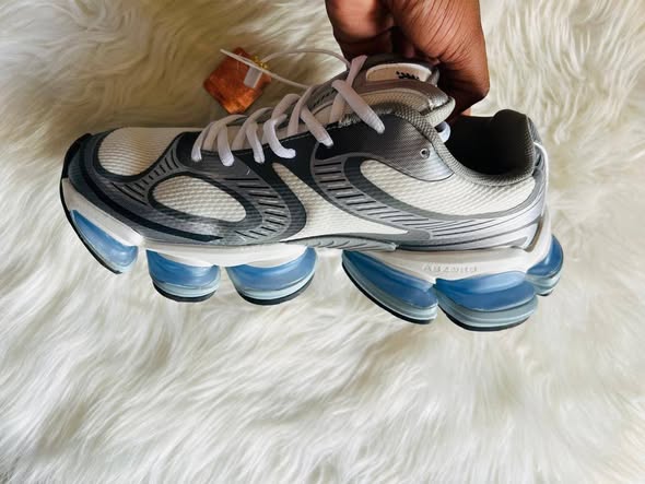 NEW BALANCES photo 5