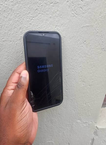 SAMSUNG GALAXY A04e photo 1