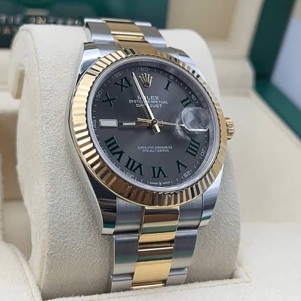 Luxury watch photo 3