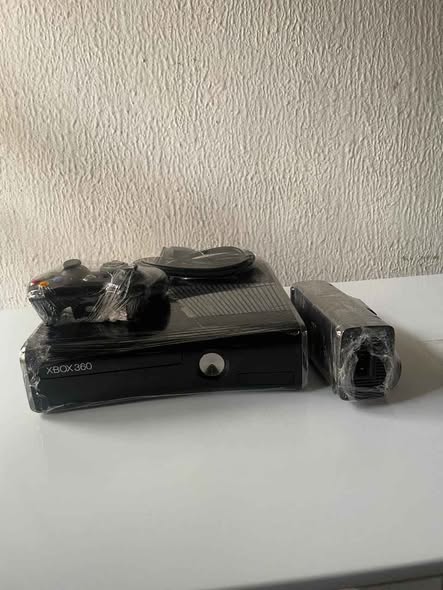 UK used Xbox 360 slim (75games) photo 5