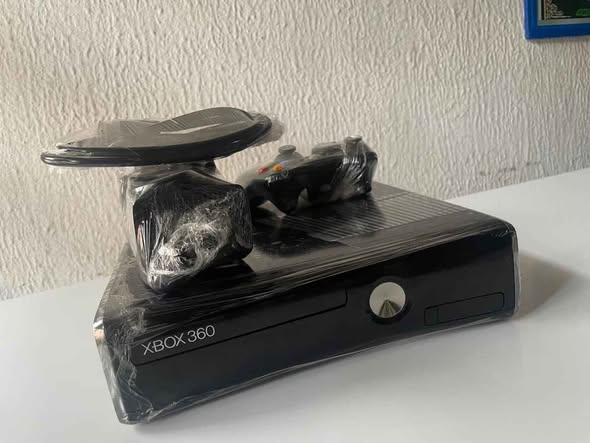 UK used Xbox 360 slim (75games) photo 1