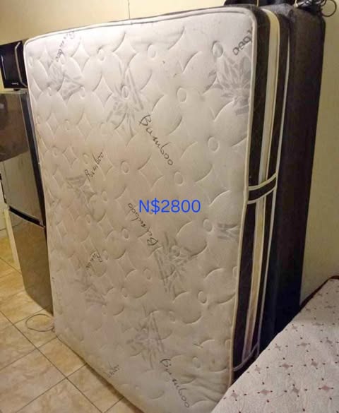 Queen size bed photo 1