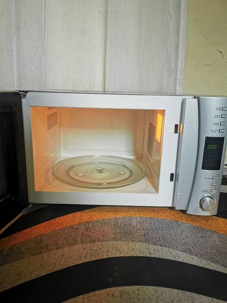 KELVINATOR MICROWAVE 34L photo 2