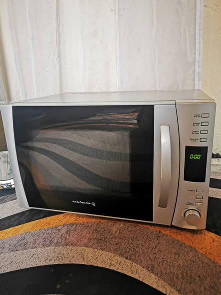 KELVINATOR MICROWAVE 34L photo 1