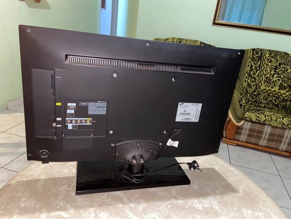 Samsung 32 inch normal TV photo 2