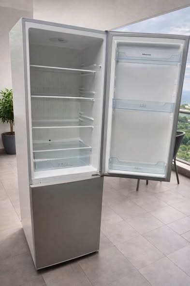 Hisense fridge and freezer photo 2