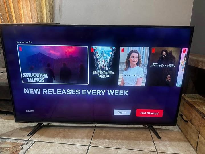 Hisence 50" smart TV photo 1
